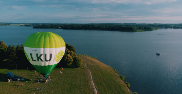 Arčiau debesų: pirmąkart pakilo oro balionas su LKU kredito unijų grupės logotipu